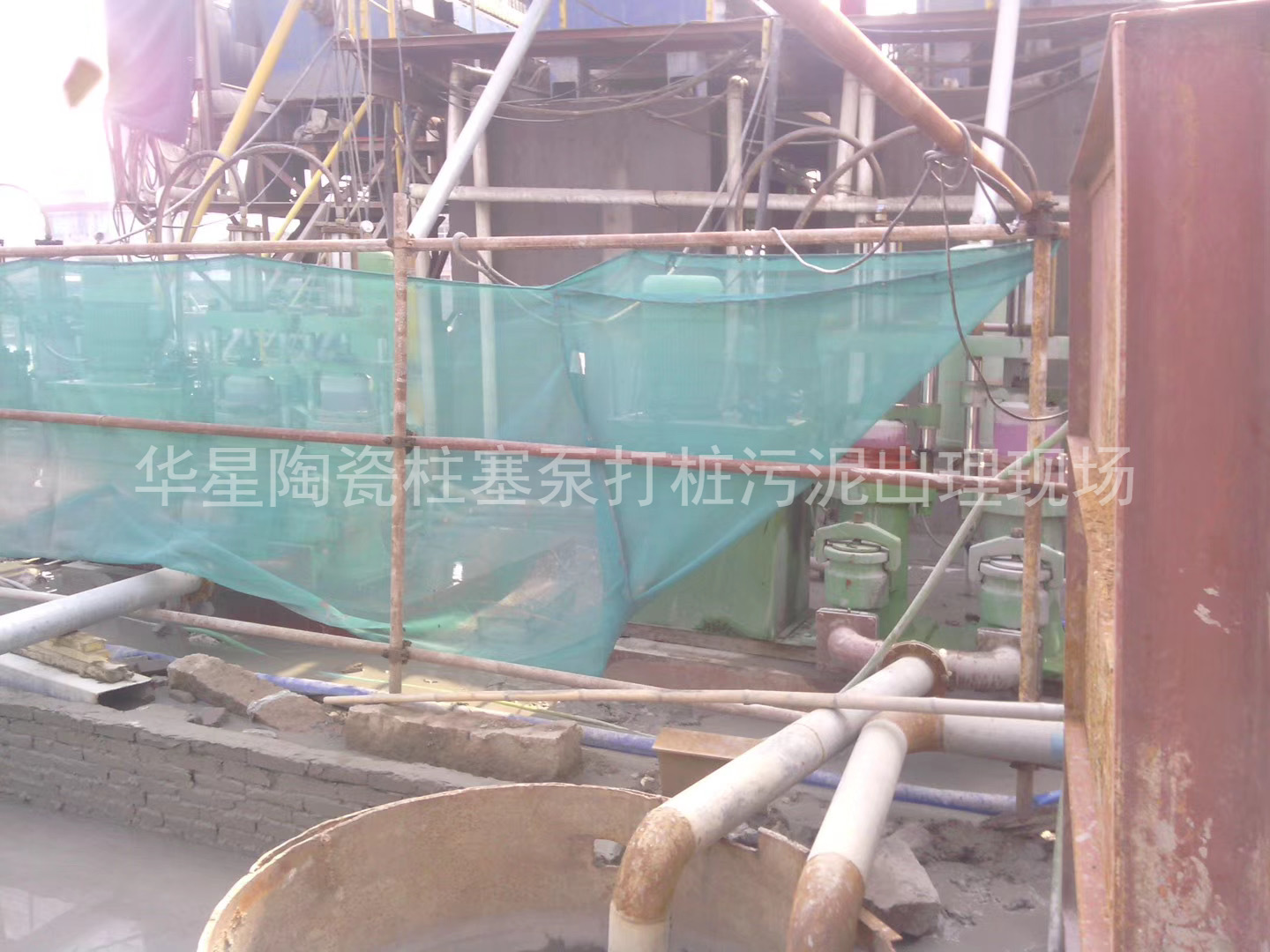 陶瓷柱(zhu)塞泵使用現場房(fáng)地産打樁污泥出(chū)理
