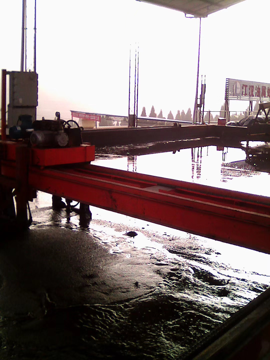 陶(tao)瓷柱塞(sai)泵使用(yong)現場油(yóu)田項目(mu)建設