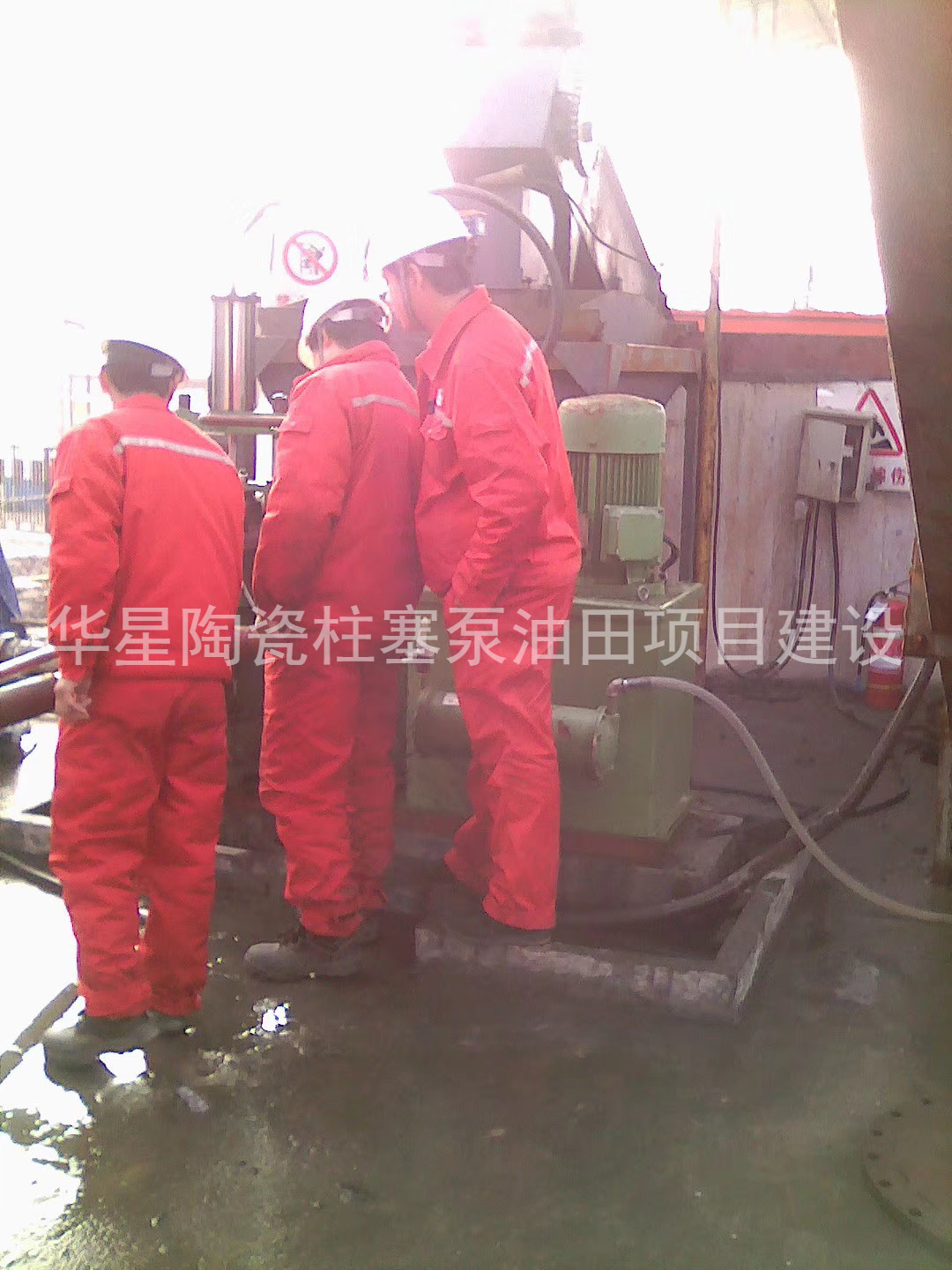 陶(táo)瓷柱塞(sai)泵使用(yong)現場油(you)田項目(mu)建設