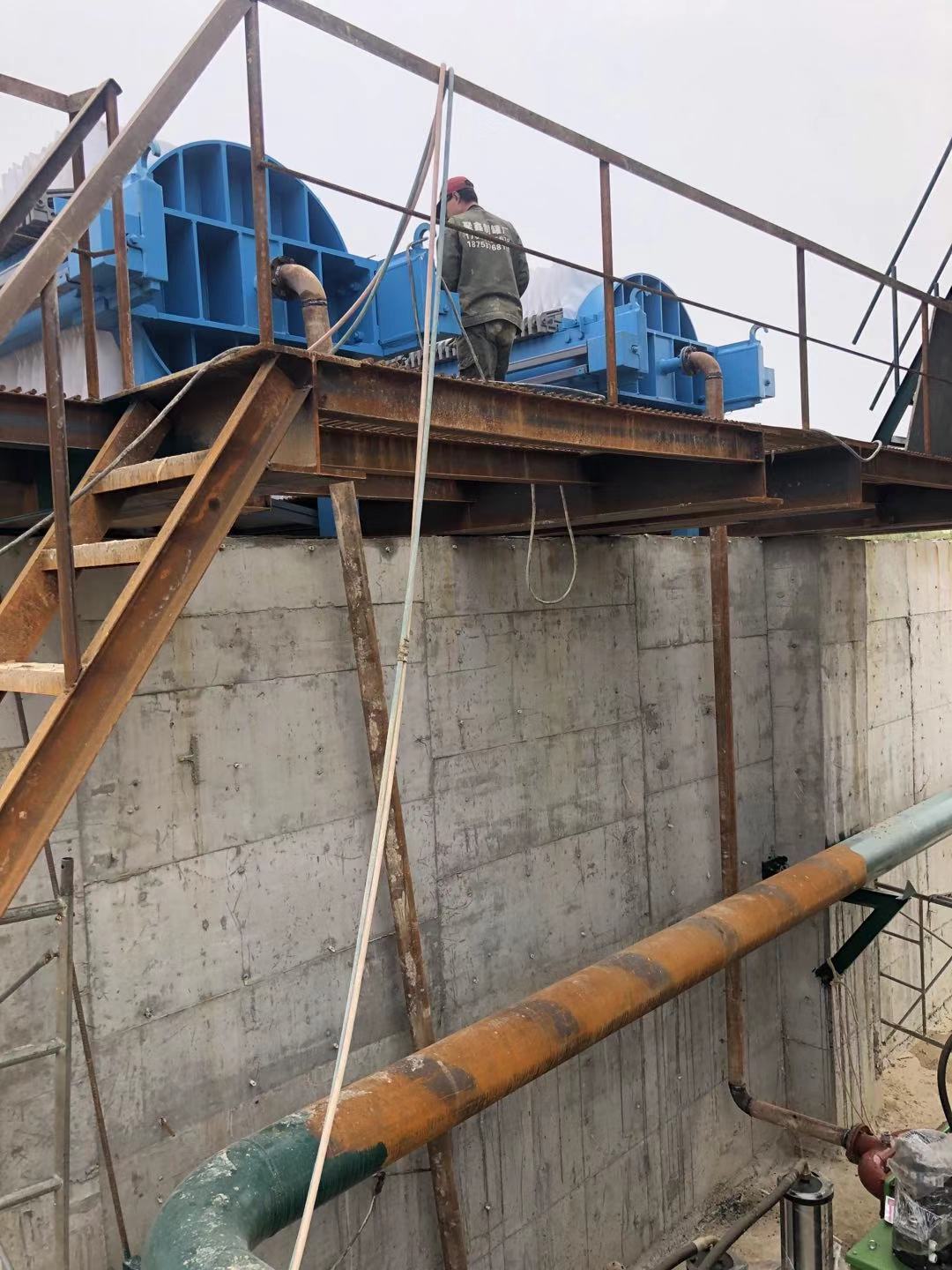 洗沙壓濾(lǜ)機進料泵和壓濾(lǜ)機管道連接