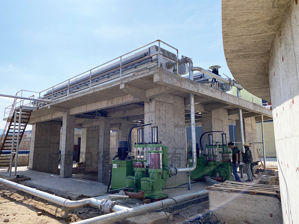 壓濾機陶(táo)瓷柱塞泵(beng)流量每小(xiao)時180立方