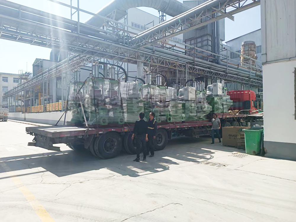 陶瓷(cí)柱塞泵(bèng)發貨到(dao)達陶瓷(ci)廠